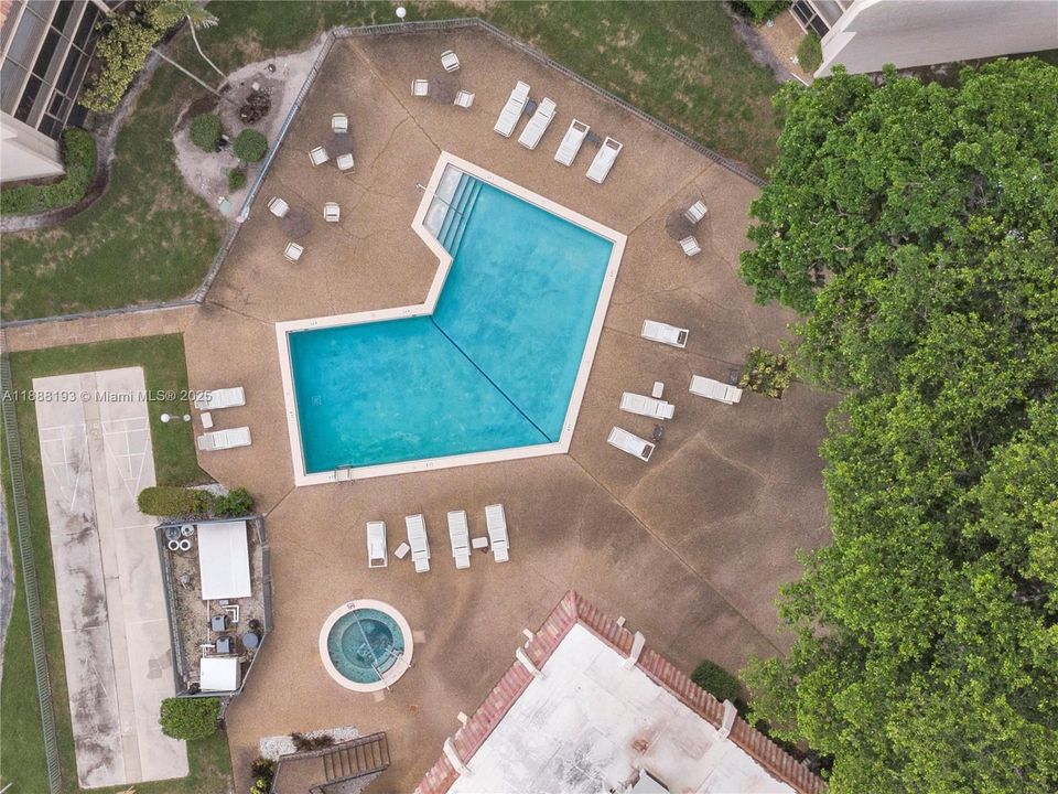 For Sale: $220,000 (2 beds, 2 baths, 1120 Square Feet)