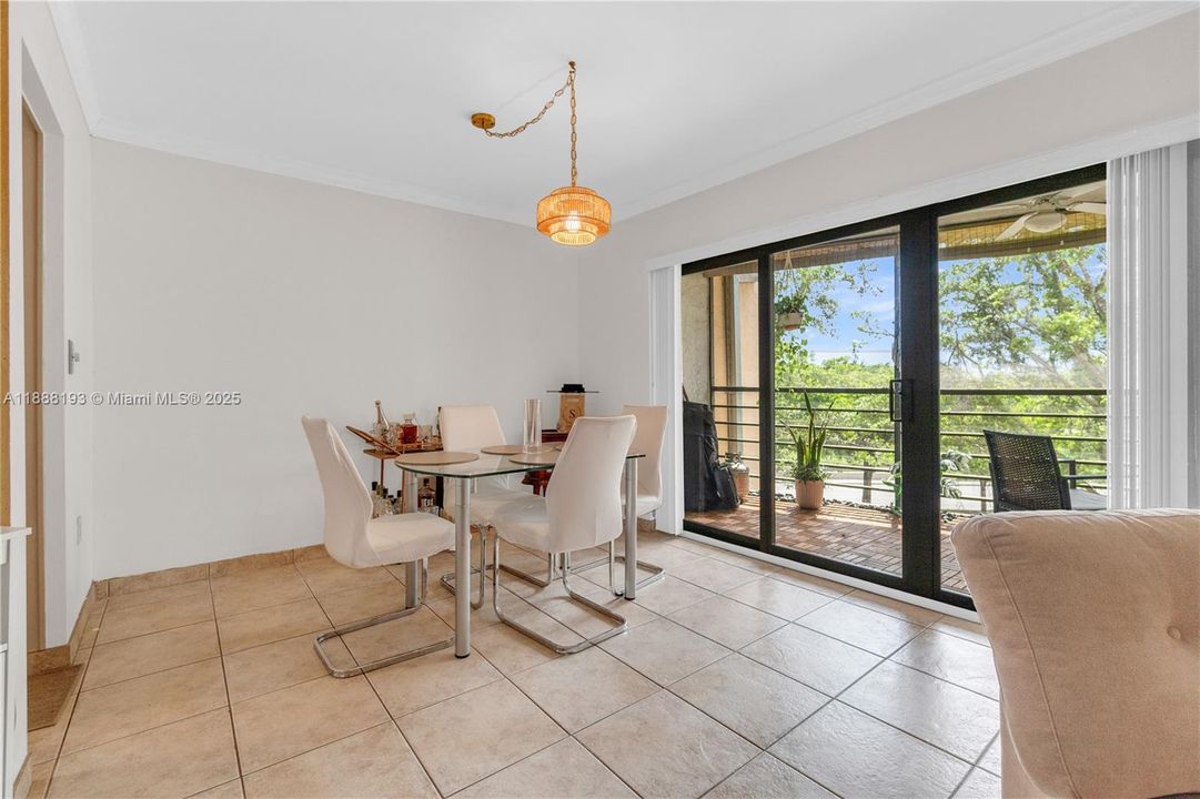 For Sale: $220,000 (2 beds, 2 baths, 1120 Square Feet)