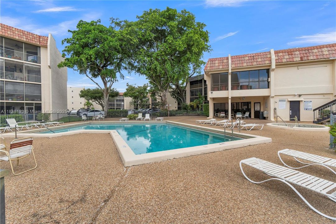 For Sale: $220,000 (2 beds, 2 baths, 1120 Square Feet)