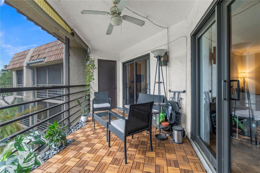 For Sale: $220,000 (2 beds, 2 baths, 1120 Square Feet)