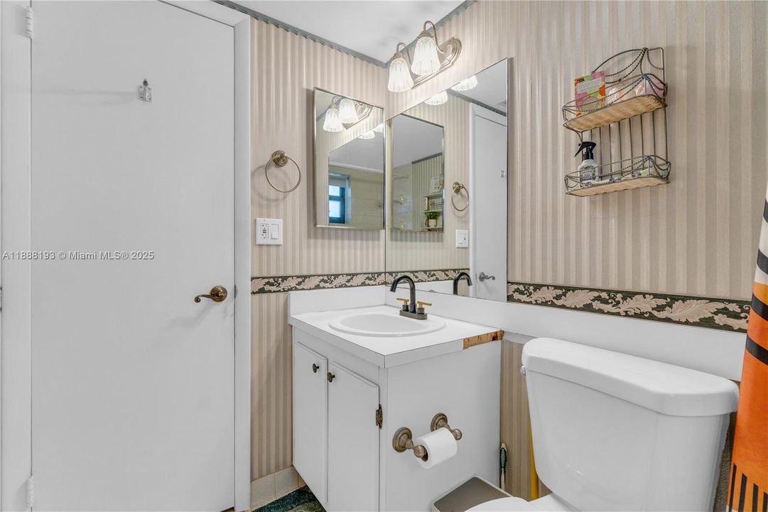 For Sale: $220,000 (2 beds, 2 baths, 1120 Square Feet)