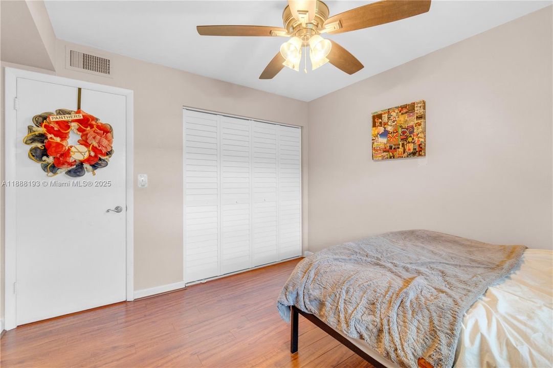 For Sale: $220,000 (2 beds, 2 baths, 1120 Square Feet)