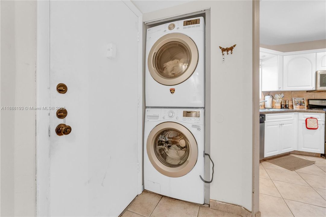 For Sale: $220,000 (2 beds, 2 baths, 1120 Square Feet)