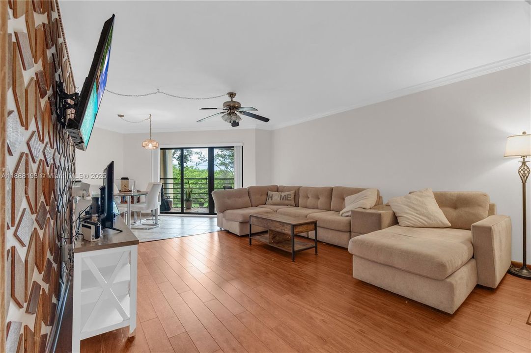 For Sale: $220,000 (2 beds, 2 baths, 1120 Square Feet)