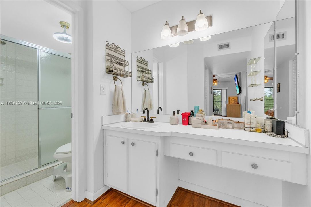 For Sale: $220,000 (2 beds, 2 baths, 1120 Square Feet)