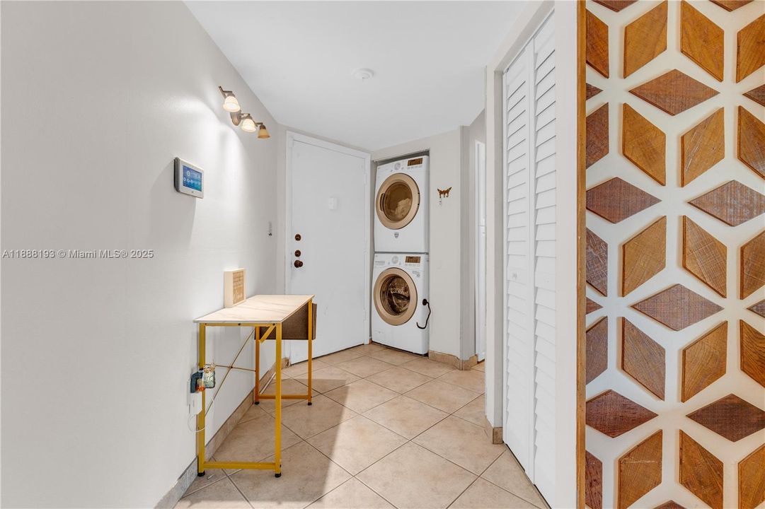 For Sale: $220,000 (2 beds, 2 baths, 1120 Square Feet)