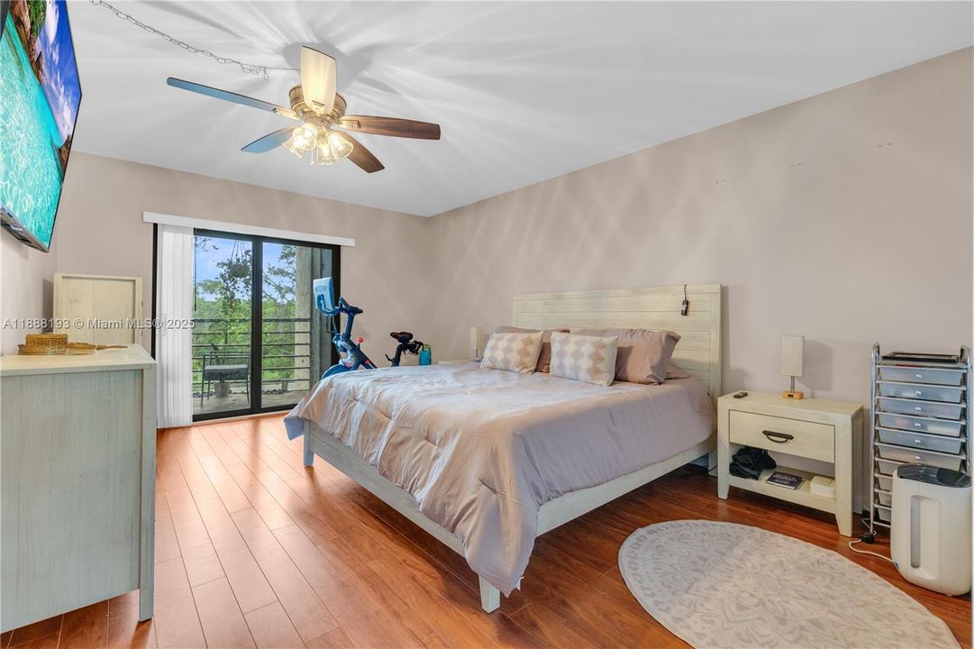 For Sale: $220,000 (2 beds, 2 baths, 1120 Square Feet)