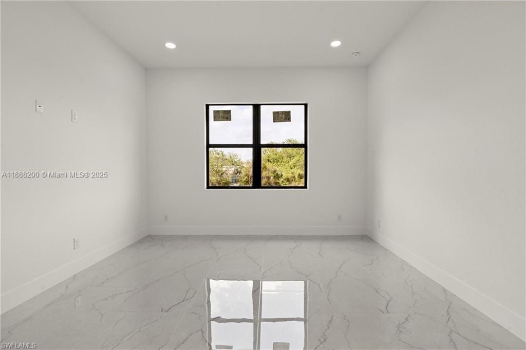 В аренду: $2,200 (4 спален, 2 ванн, 1619 Квадратных фут)