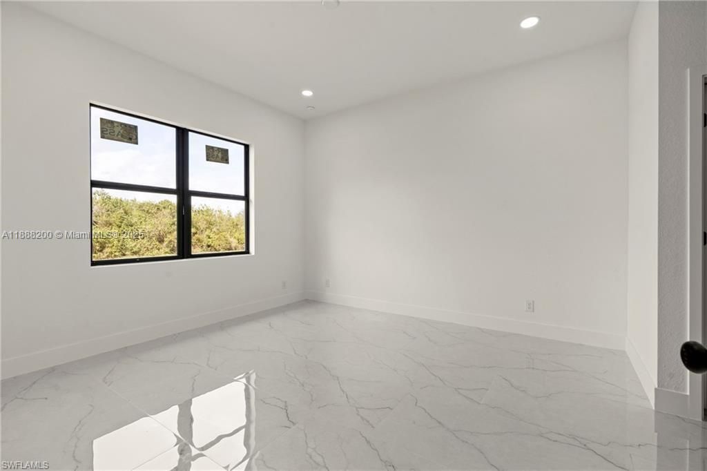 В аренду: $2,200 (4 спален, 2 ванн, 1619 Квадратных фут)