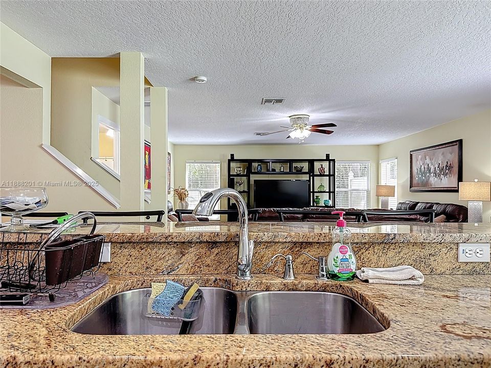 На продажу: $850,000 (5 спален, 3 ванн, 0 Квадратных фут)