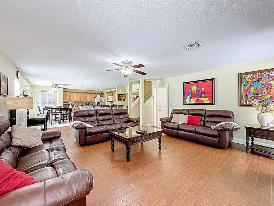 На продажу: $850,000 (5 спален, 3 ванн, 0 Квадратных фут)