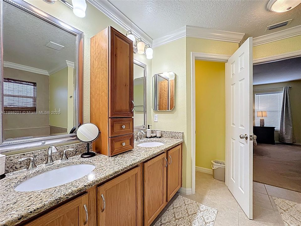 На продажу: $850,000 (5 спален, 3 ванн, 0 Квадратных фут)