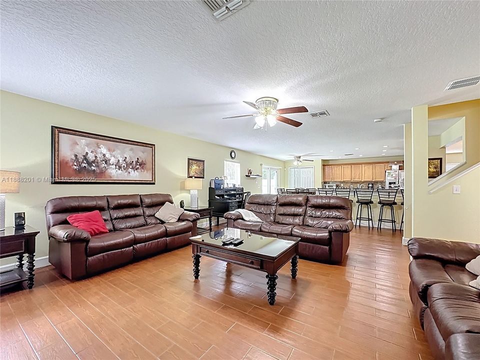 На продажу: $850,000 (5 спален, 3 ванн, 0 Квадратных фут)