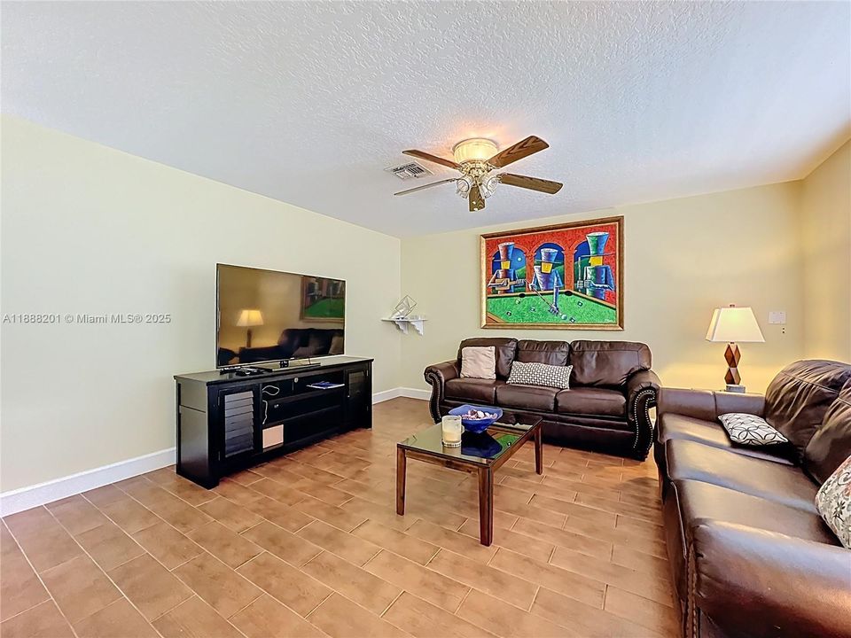 На продажу: $850,000 (5 спален, 3 ванн, 0 Квадратных фут)