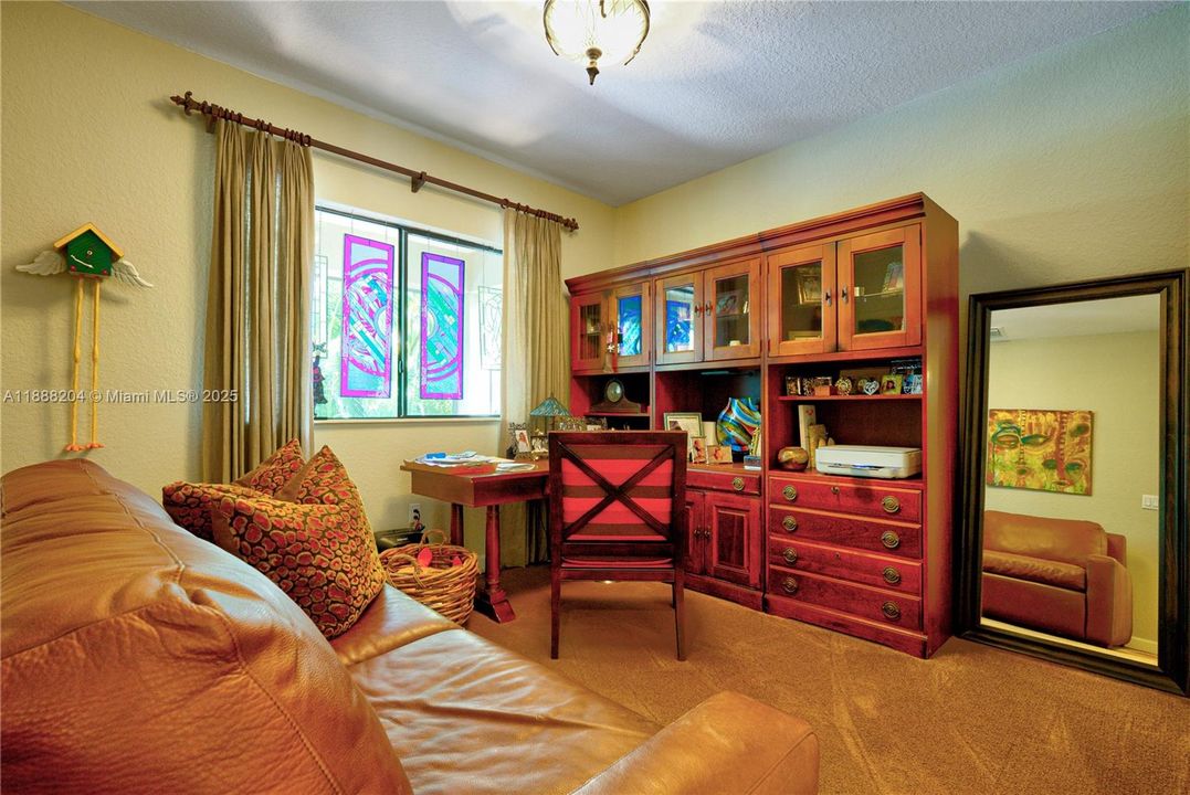 Под контрактом: $890,000 (5 спален, 4 ванн, 3945 Квадратных фут)