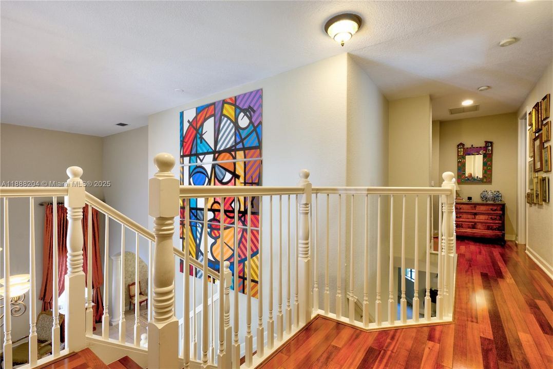 Под контрактом: $890,000 (5 спален, 4 ванн, 3945 Квадратных фут)