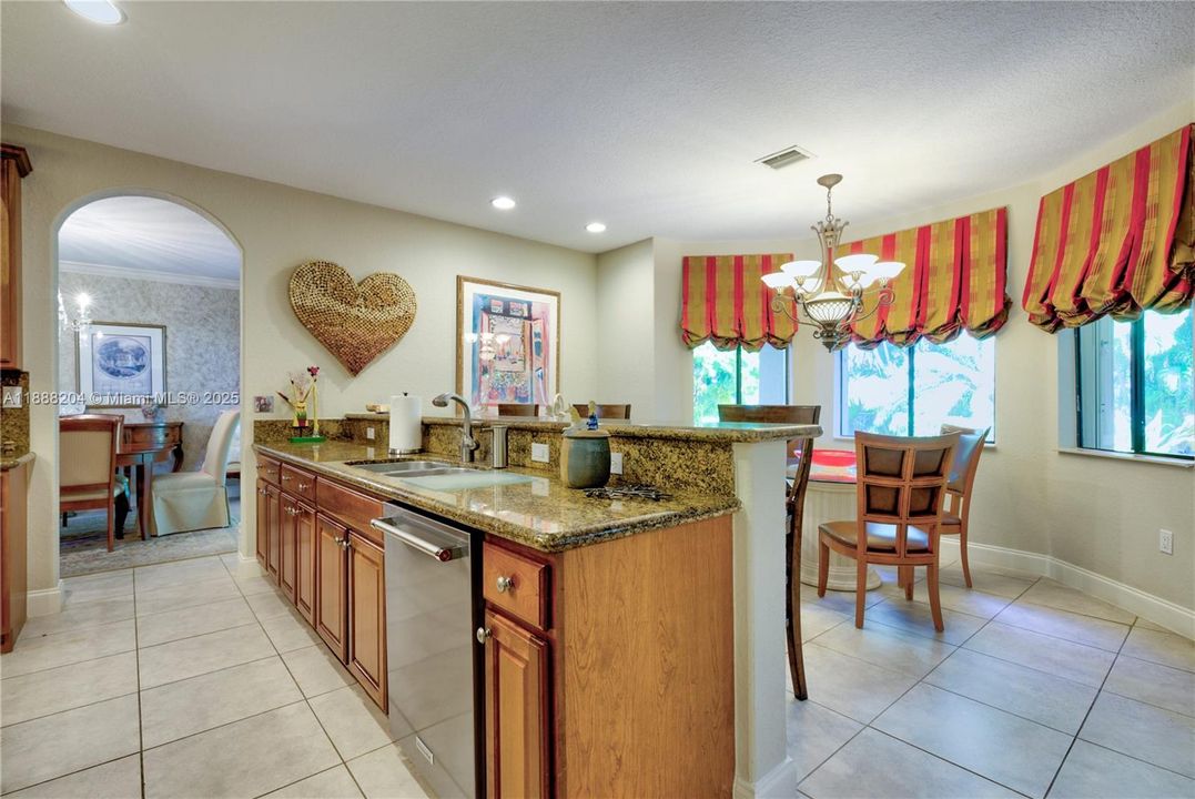 Под контрактом: $890,000 (5 спален, 4 ванн, 3945 Квадратных фут)