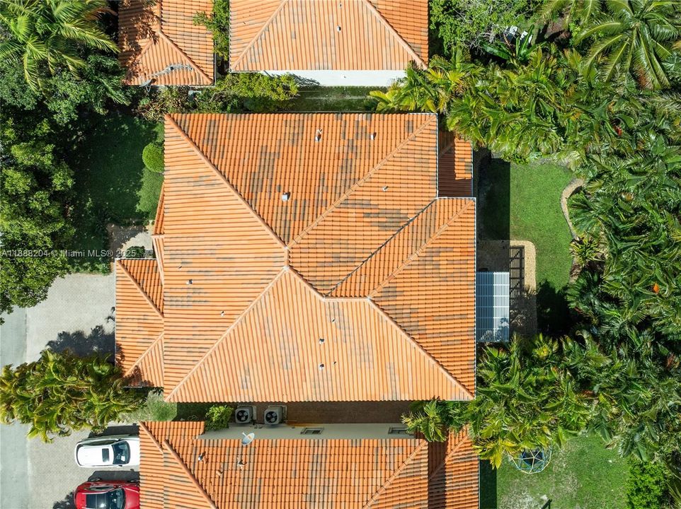 Под контрактом: $890,000 (5 спален, 4 ванн, 3945 Квадратных фут)