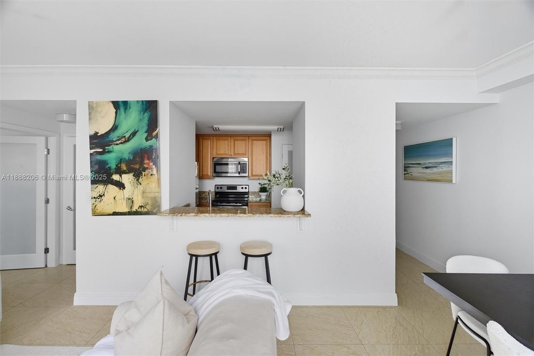 For Sale: $350,000 (1 beds, 1 baths, 600 Square Feet)