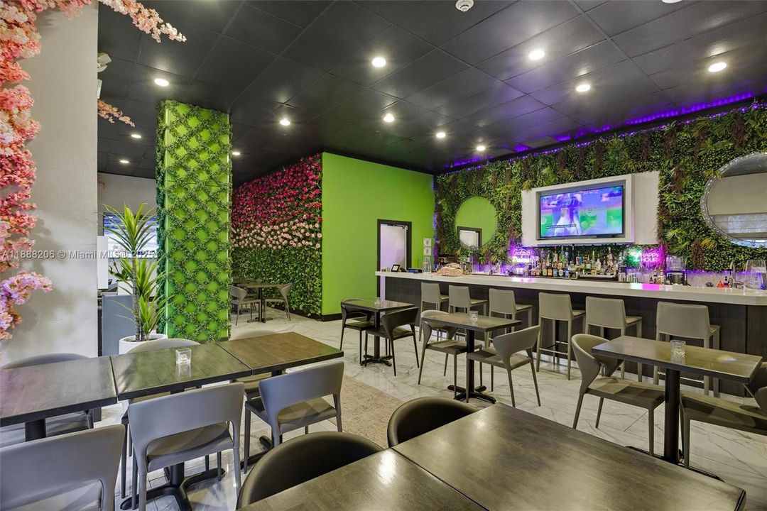 For Sale: $350,000 (1 beds, 1 baths, 600 Square Feet)