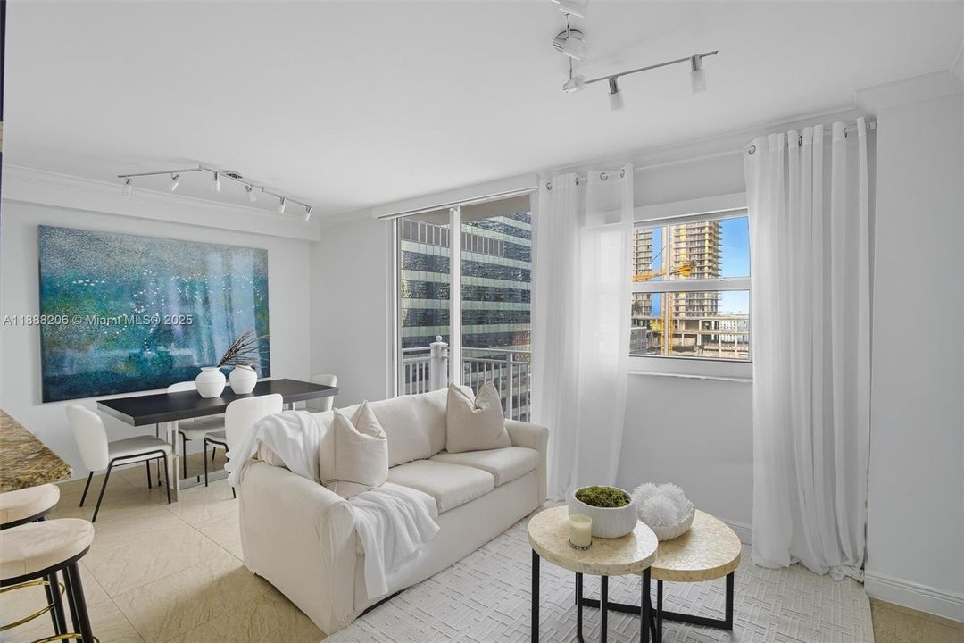 For Sale: $350,000 (1 beds, 1 baths, 600 Square Feet)