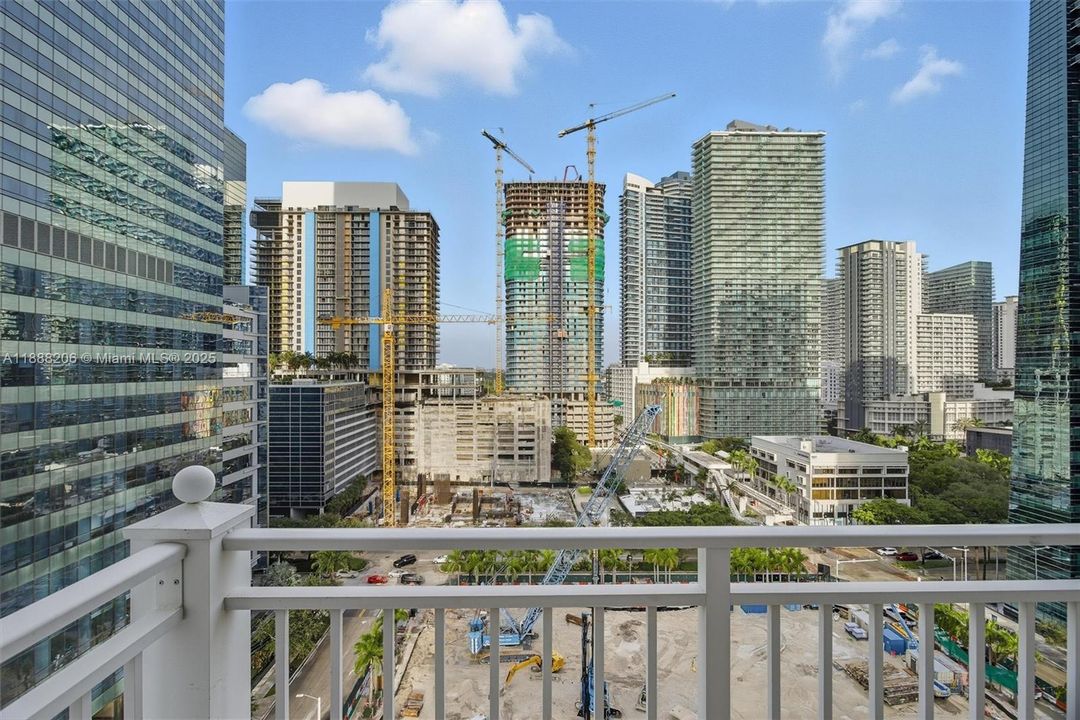 For Sale: $350,000 (1 beds, 1 baths, 600 Square Feet)