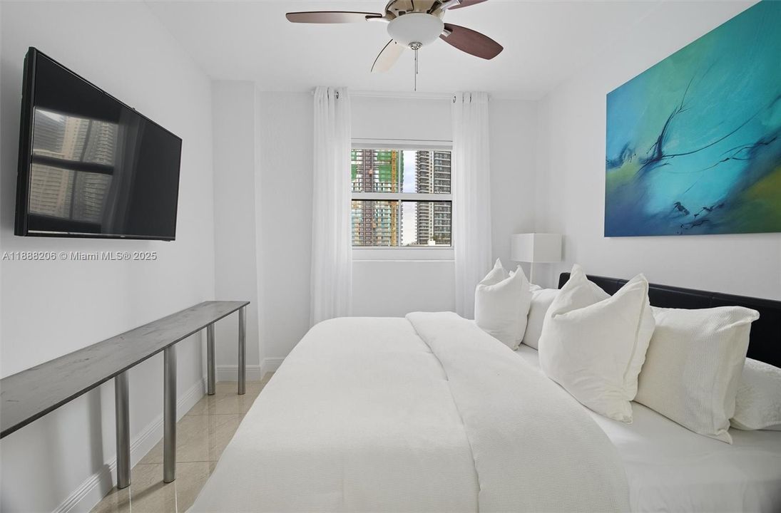 For Sale: $350,000 (1 beds, 1 baths, 600 Square Feet)