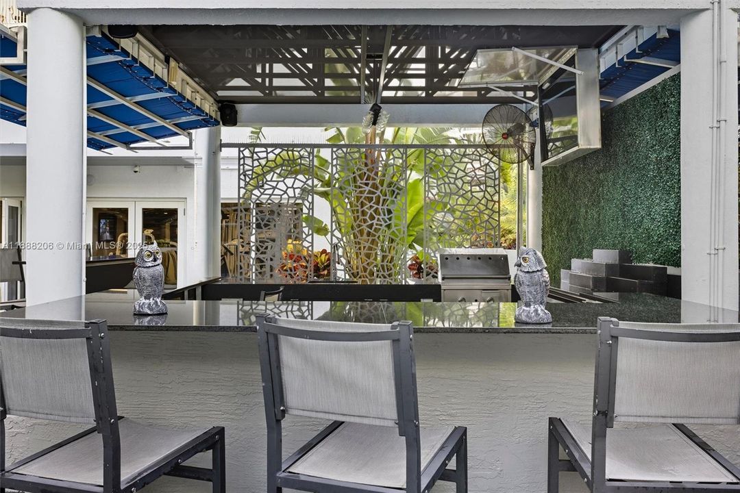 For Sale: $350,000 (1 beds, 1 baths, 600 Square Feet)