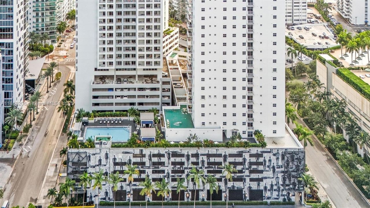 For Sale: $350,000 (1 beds, 1 baths, 600 Square Feet)