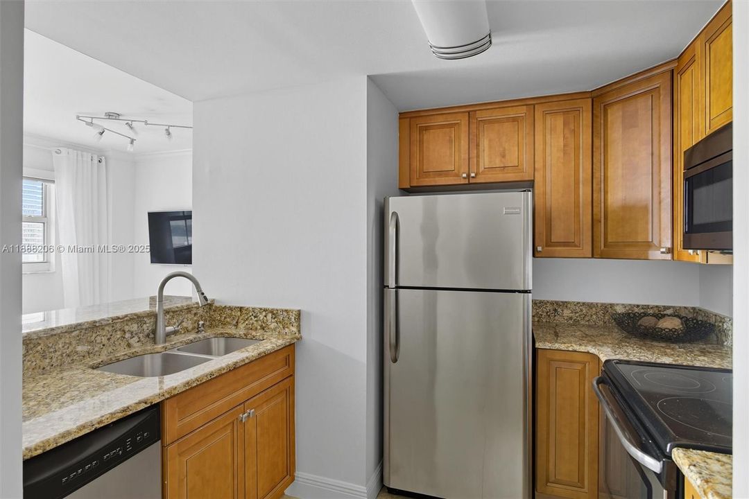For Sale: $350,000 (1 beds, 1 baths, 600 Square Feet)