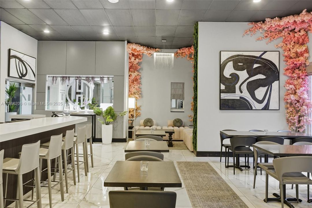 For Sale: $350,000 (1 beds, 1 baths, 600 Square Feet)