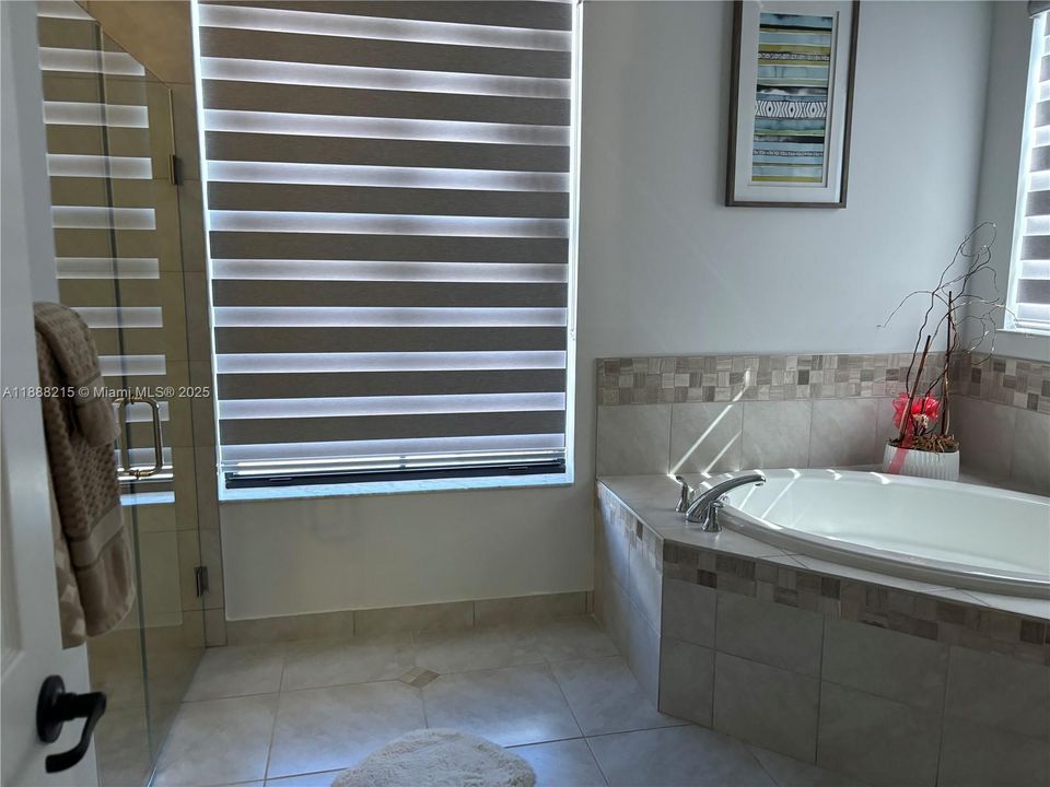 出租: $3,500 (4 贝兹, 2 浴室, 0 平方英尺)