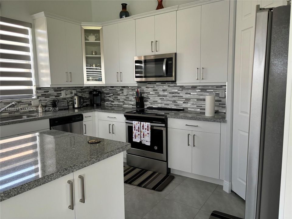 出租: $3,500 (4 贝兹, 2 浴室, 0 平方英尺)