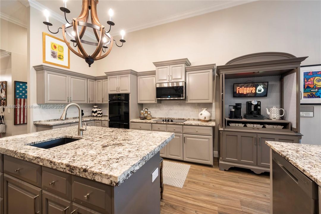 最近售出: $2,199,000 (5 贝兹, 4 浴室, 4376 平方英尺)