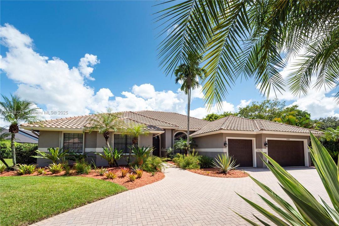 最近售出: $2,199,000 (5 贝兹, 4 浴室, 4376 平方英尺)