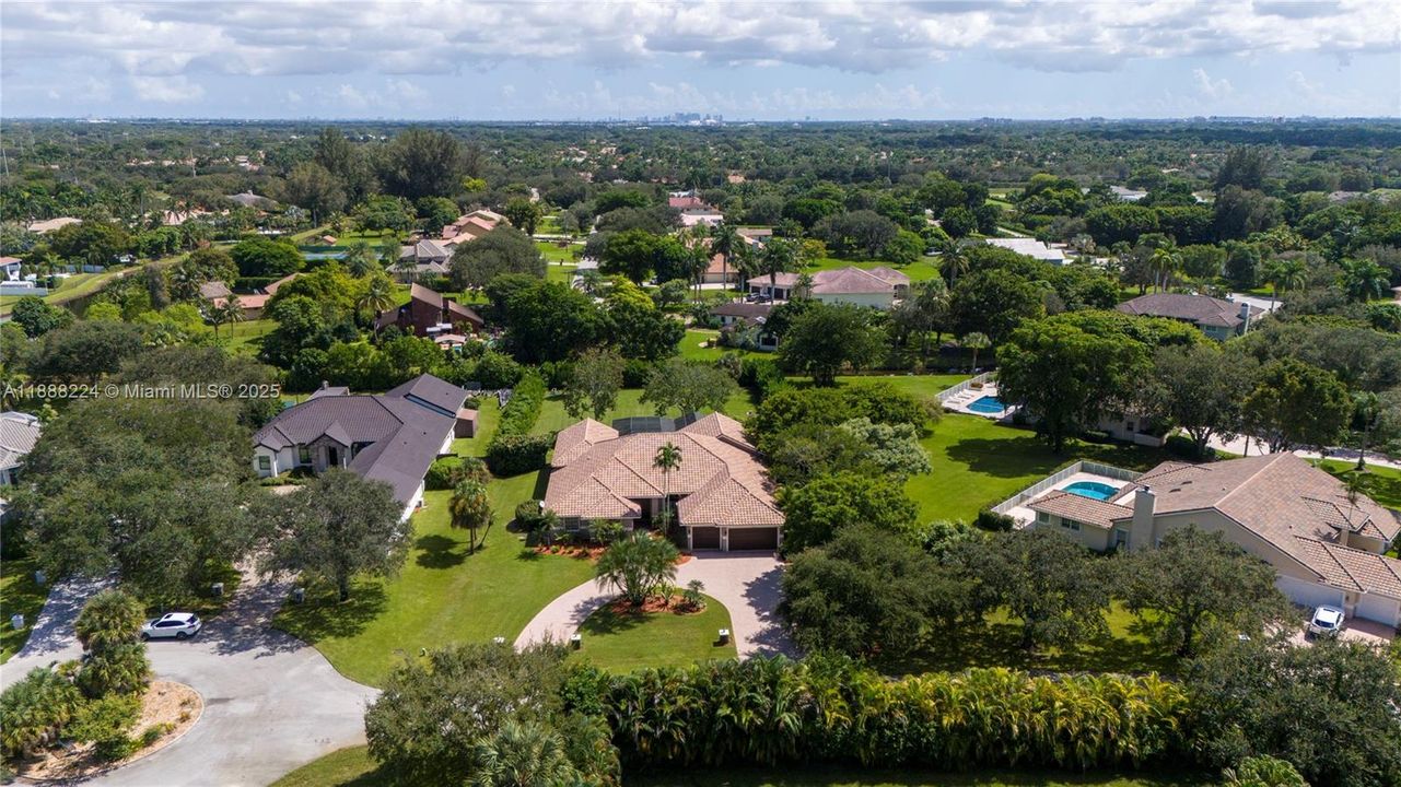 最近售出: $2,199,000 (5 贝兹, 4 浴室, 4376 平方英尺)