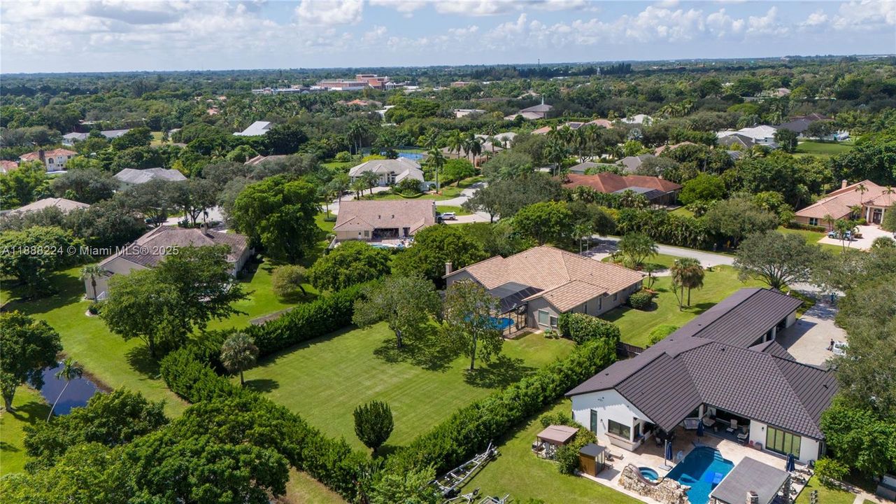 最近售出: $2,199,000 (5 贝兹, 4 浴室, 4376 平方英尺)