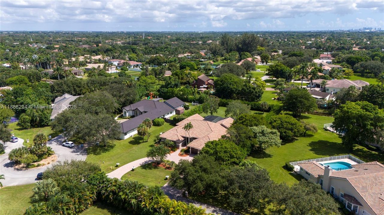 最近售出: $2,199,000 (5 贝兹, 4 浴室, 4376 平方英尺)