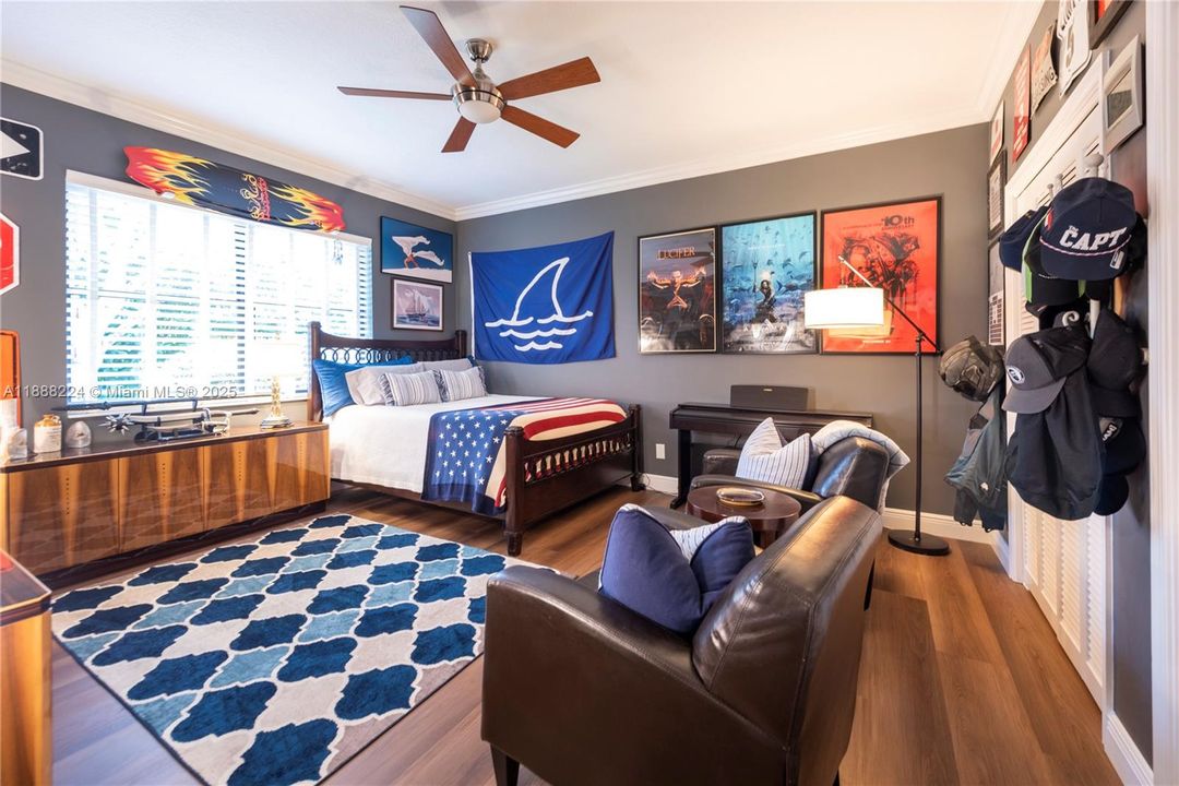 最近售出: $2,199,000 (5 贝兹, 4 浴室, 4376 平方英尺)