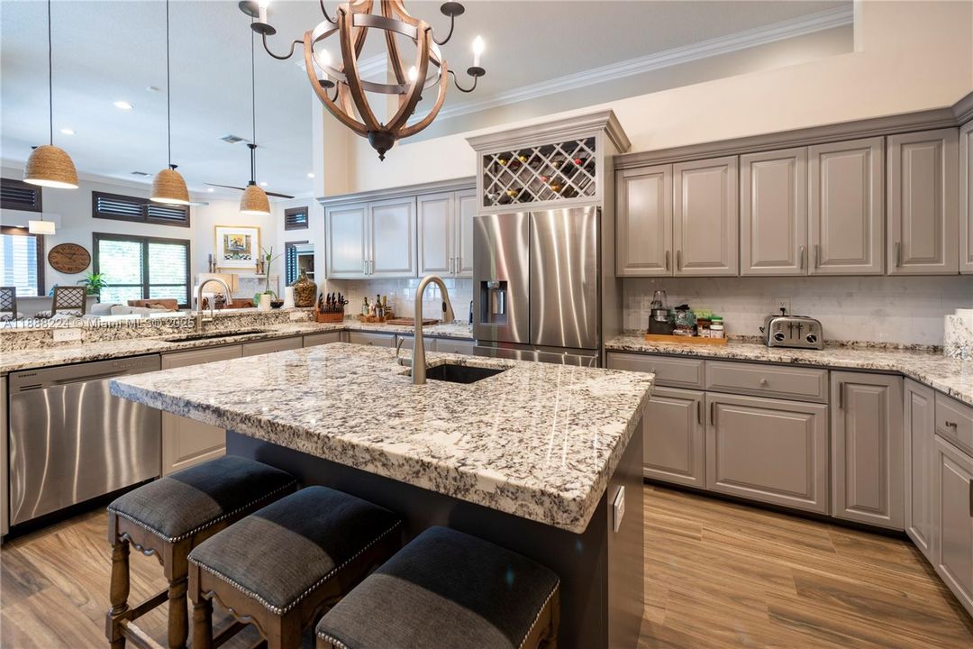 最近售出: $2,199,000 (5 贝兹, 4 浴室, 4376 平方英尺)