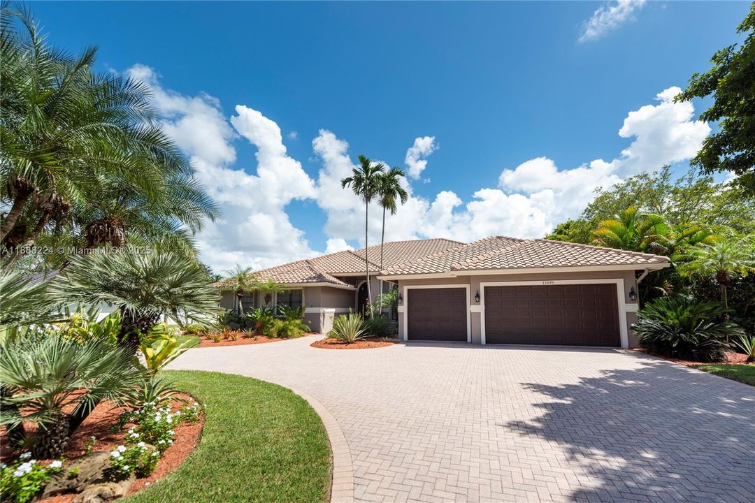 最近售出: $2,199,000 (5 贝兹, 4 浴室, 4376 平方英尺)