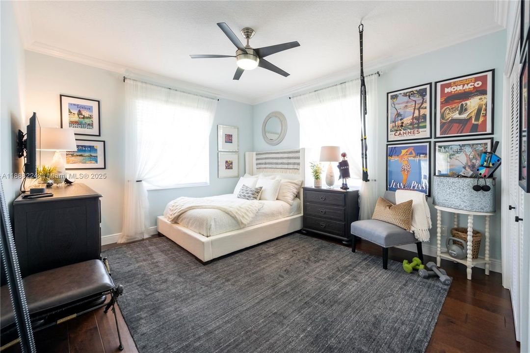 最近售出: $2,199,000 (5 贝兹, 4 浴室, 4376 平方英尺)