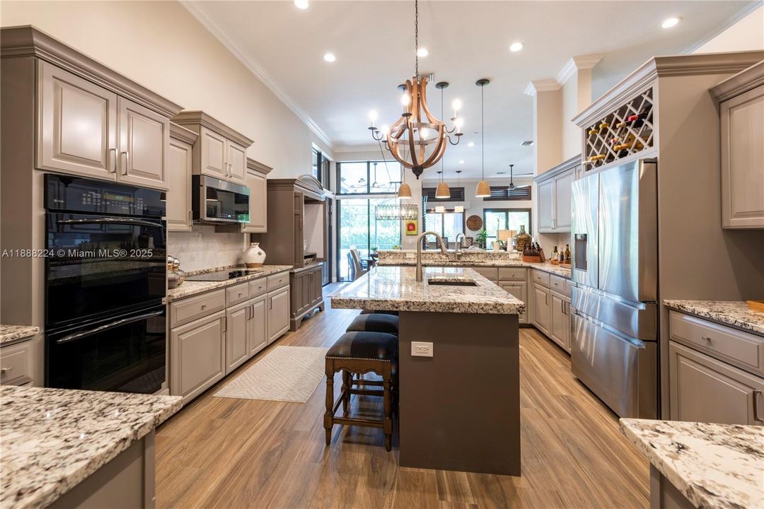 最近售出: $2,199,000 (5 贝兹, 4 浴室, 4376 平方英尺)