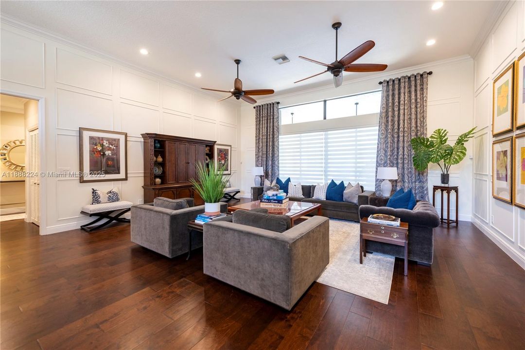 最近售出: $2,199,000 (5 贝兹, 4 浴室, 4376 平方英尺)