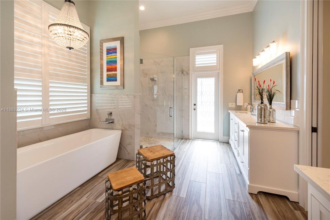 最近售出: $2,199,000 (5 贝兹, 4 浴室, 4376 平方英尺)