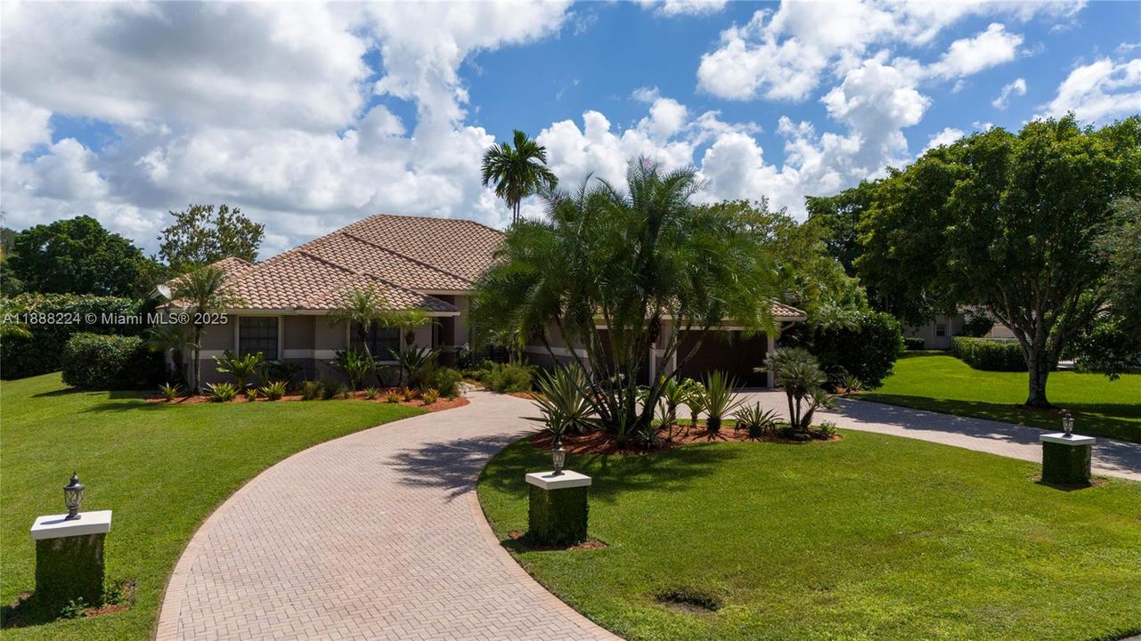 最近售出: $2,199,000 (5 贝兹, 4 浴室, 4376 平方英尺)