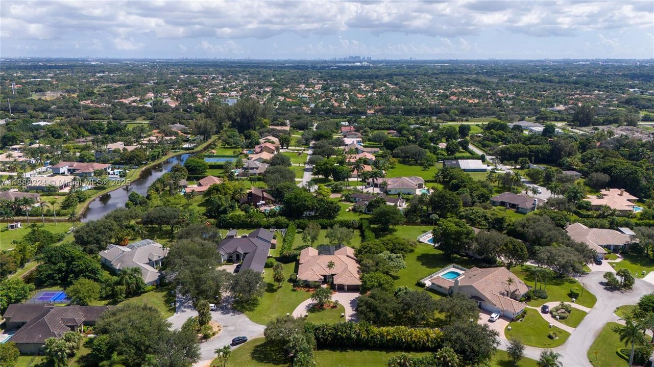 最近售出: $2,199,000 (5 贝兹, 4 浴室, 4376 平方英尺)