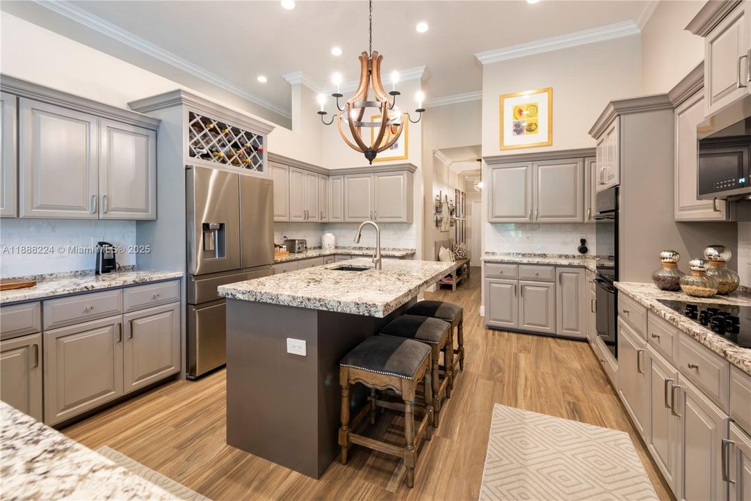 最近售出: $2,199,000 (5 贝兹, 4 浴室, 4376 平方英尺)