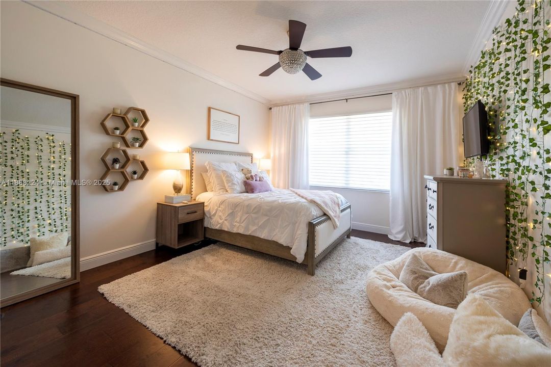 最近售出: $2,199,000 (5 贝兹, 4 浴室, 4376 平方英尺)