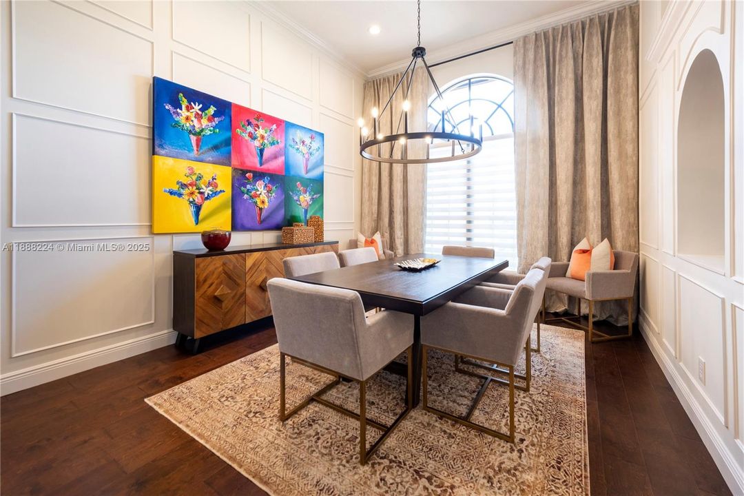 最近售出: $2,199,000 (5 贝兹, 4 浴室, 4376 平方英尺)